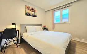 A Home Away-Cozy Guest Room In Toronto